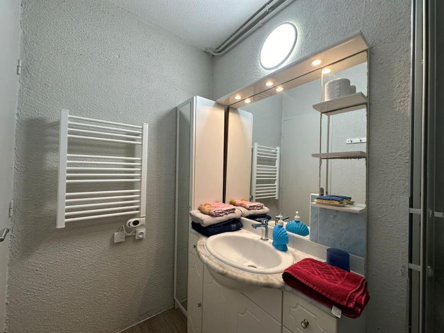 Fonctionnel - 2 Chambres - Bien Situe A 300M De La Plage - Parking Prive De Juin A Sept กาเนต์-อ็อง-รูสซียง ภายนอก รูปภาพ
